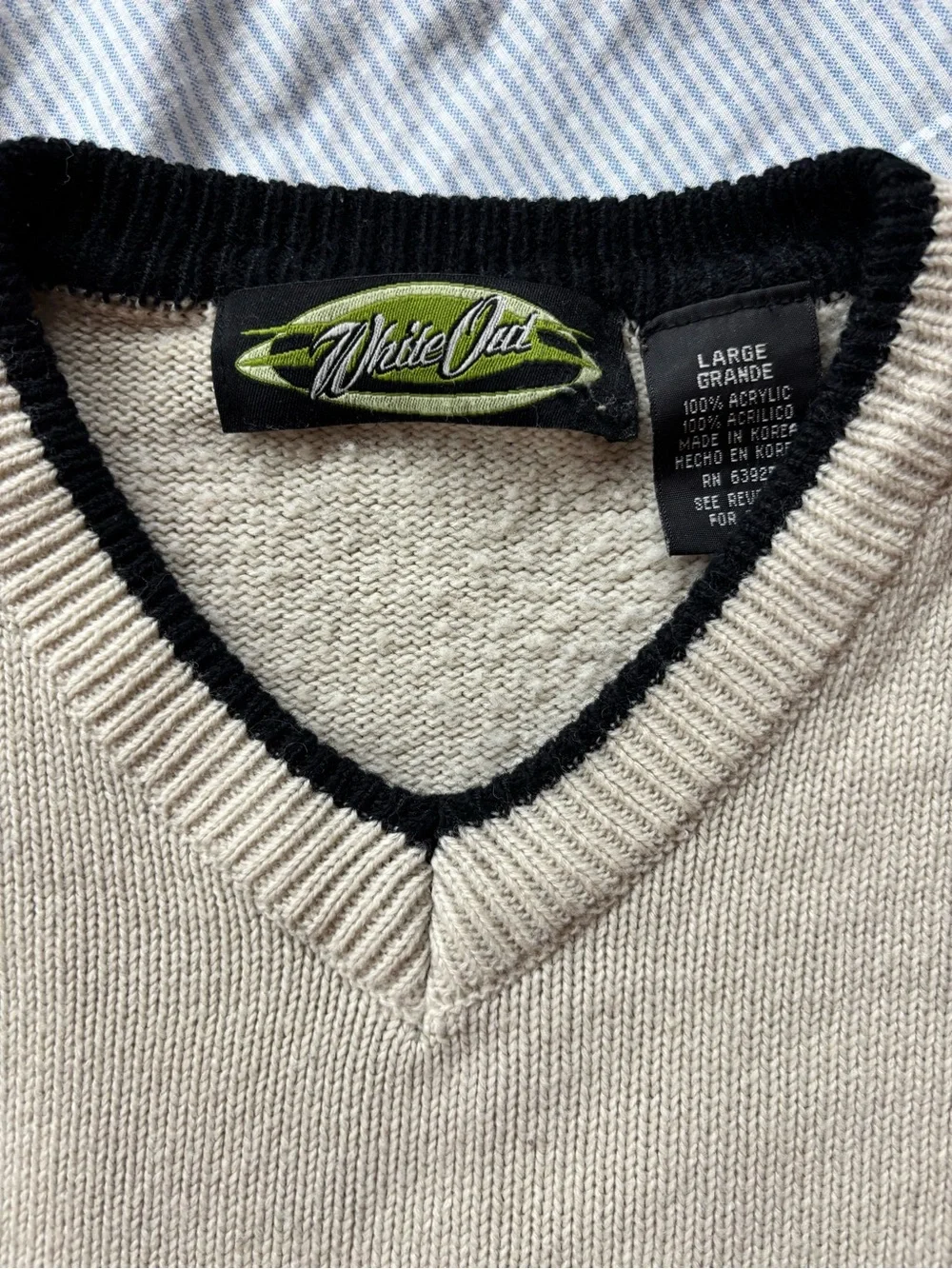 Vintage Men's Cream V-Neck Ribbed Sweater with Black Trim - Picture 2 of 2